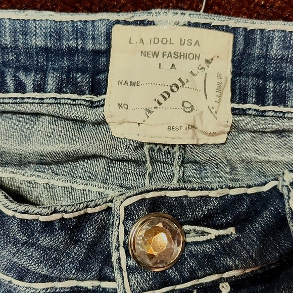 LA Idol super distressed jeans. - Picture 6 of 6